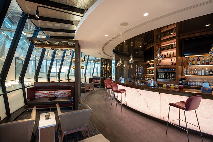 Image of interior of Delta Sky Club lounge